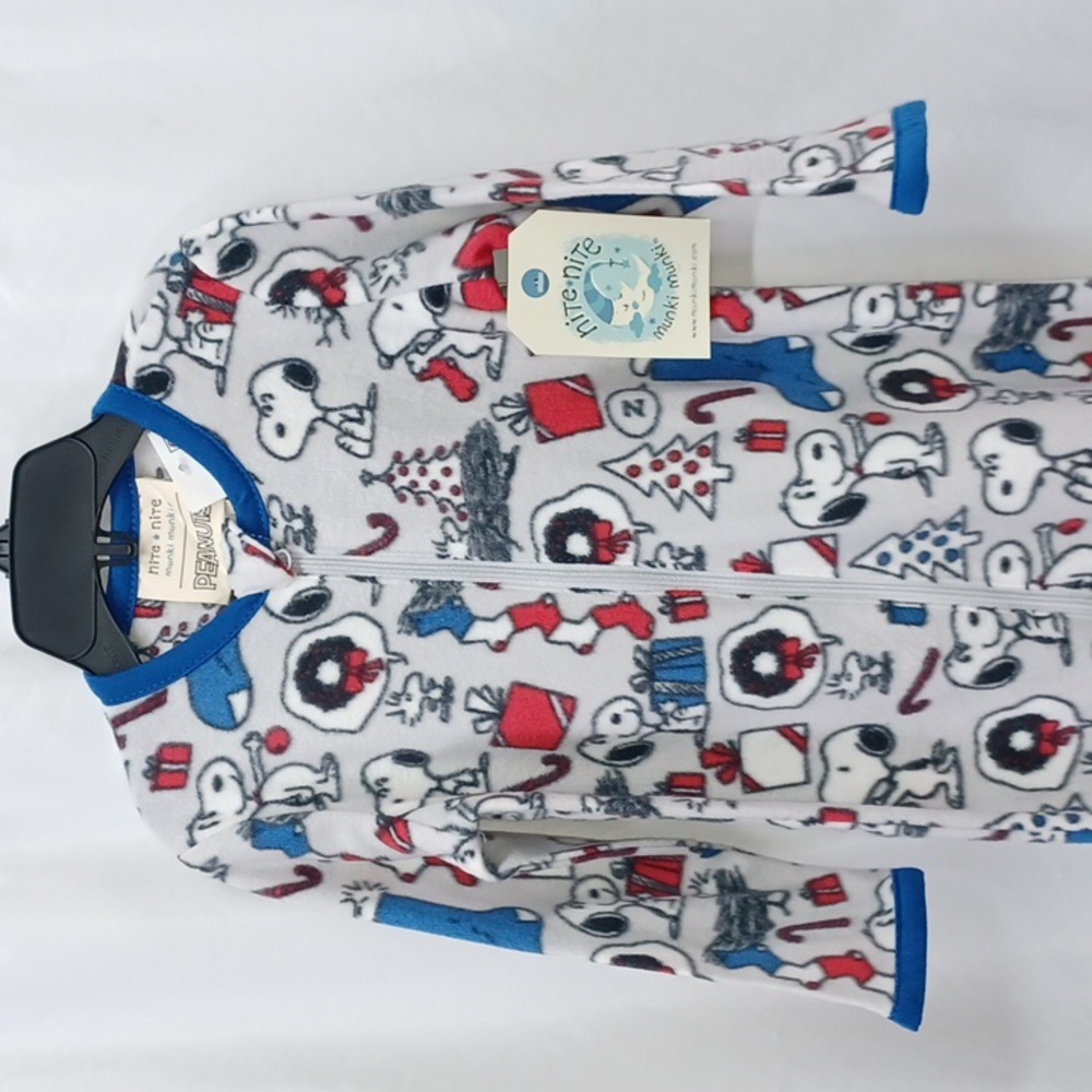 Munki Munki Matching Baby 1-Pc. Snoopy Holiday Family Pajama Footie - Picture 3 of 6
